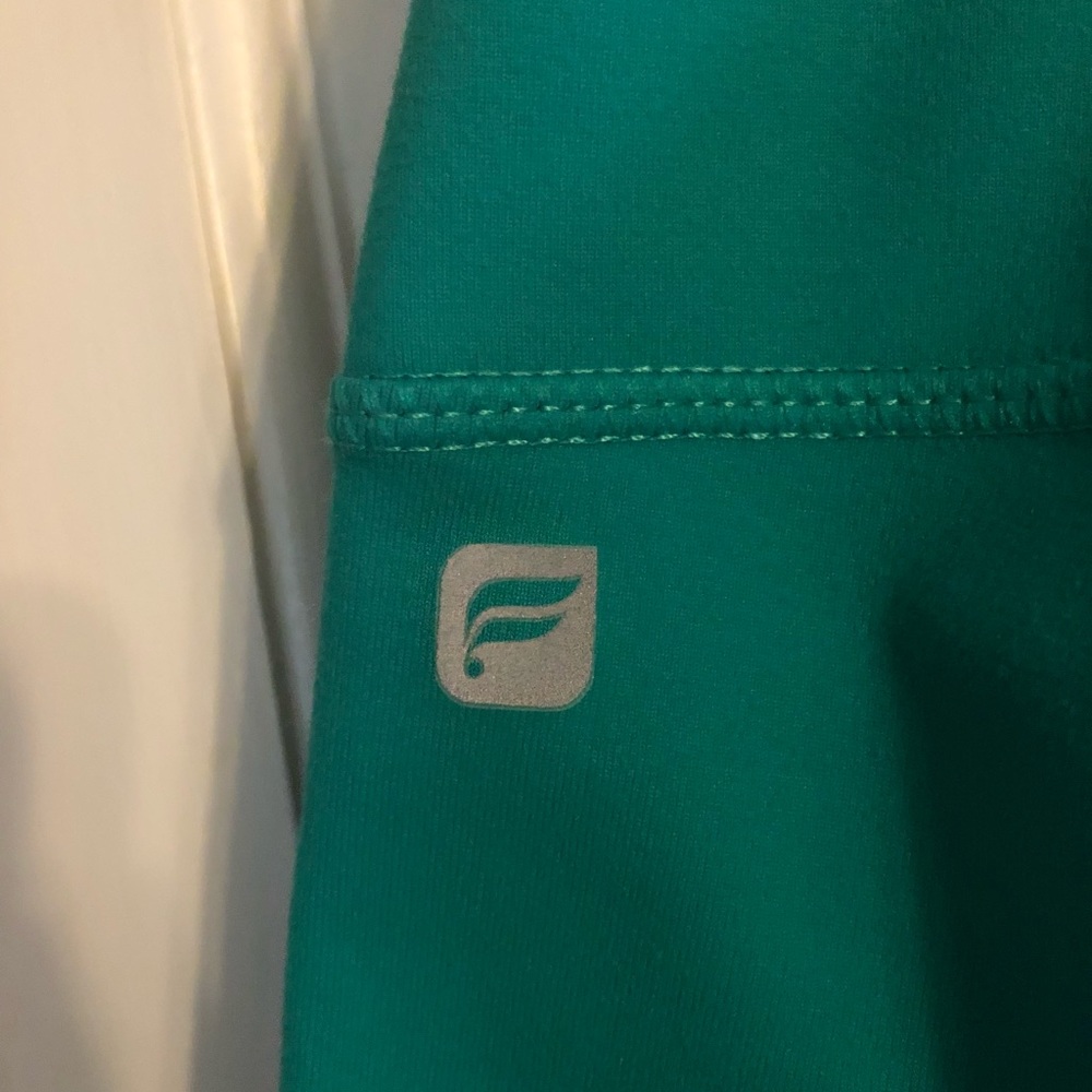 Fabletics Green Salar Crop - image 3